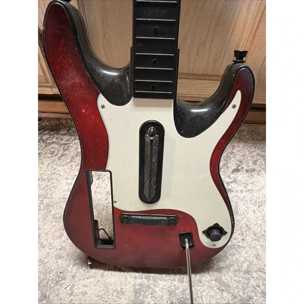 Guitar Hero Band Hero 5 Red Wireless Guitar Controller NO DONGLE